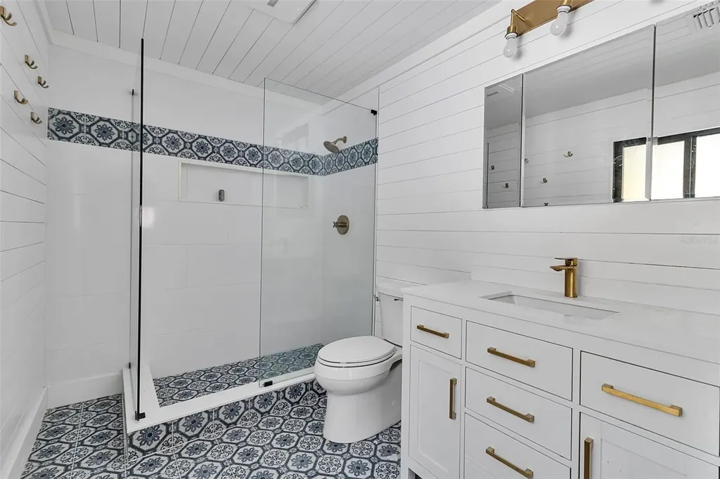 1040 Sylvan Drive Sarasota FL 34234