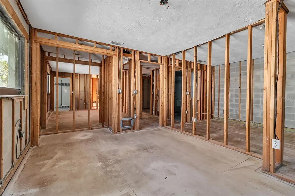 1040 Sylvan Drive Sarasota FL 34234
