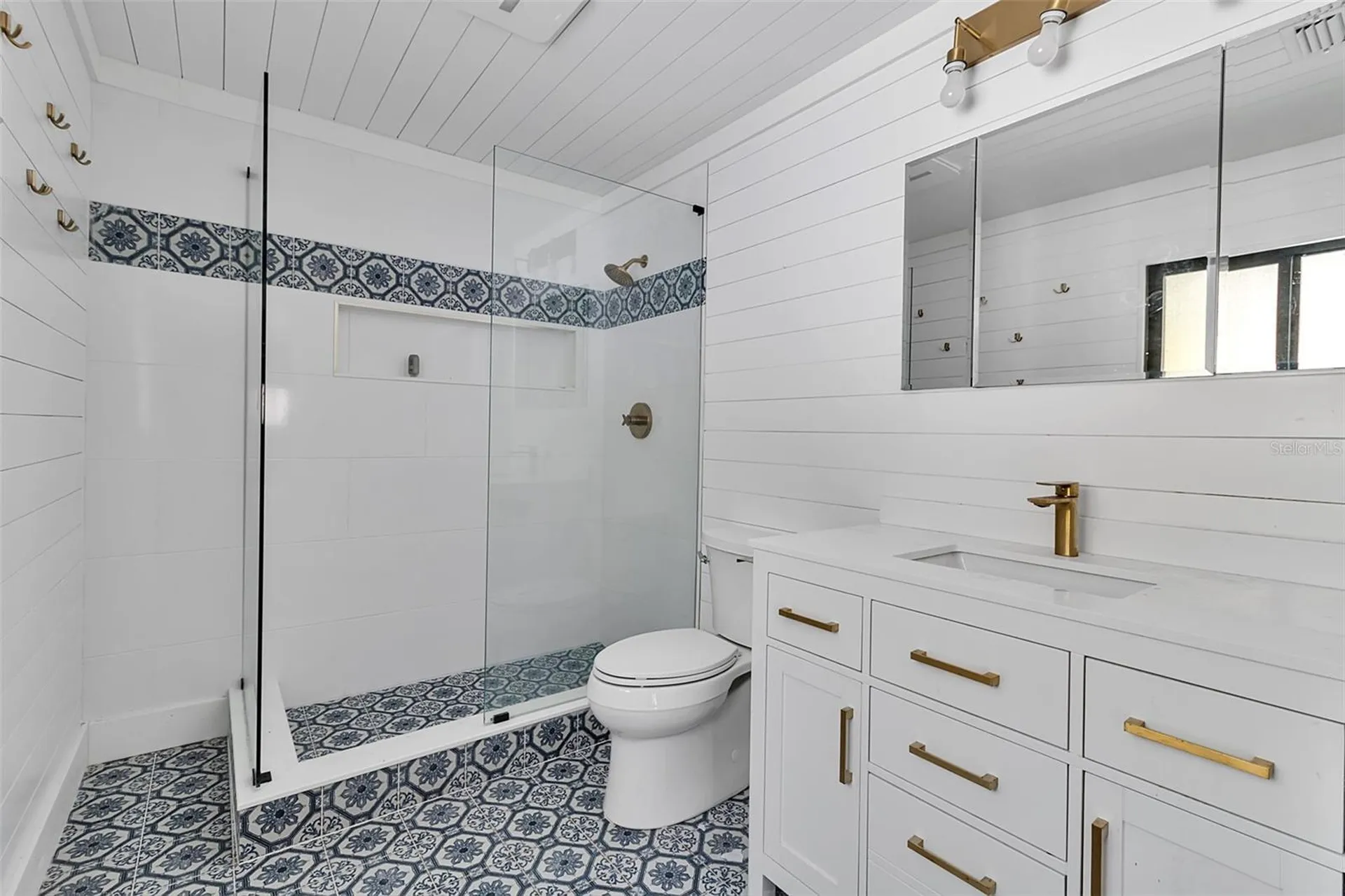 1040 Sylvan Drive Sarasota FL 34234