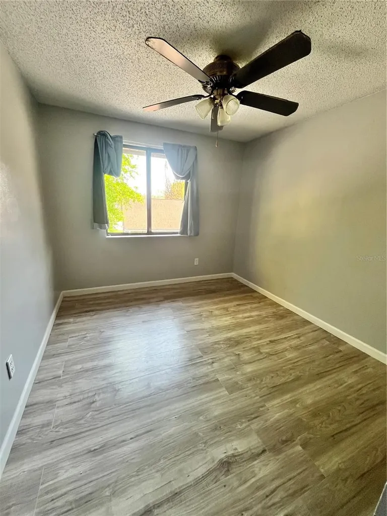 4918 Silver Oaks Village Orlando FL 32808
