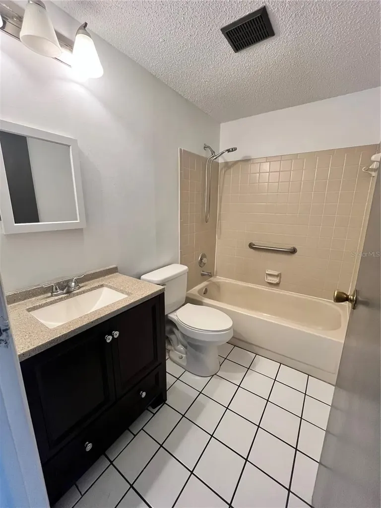 4918 Silver Oaks Village Orlando FL 32808