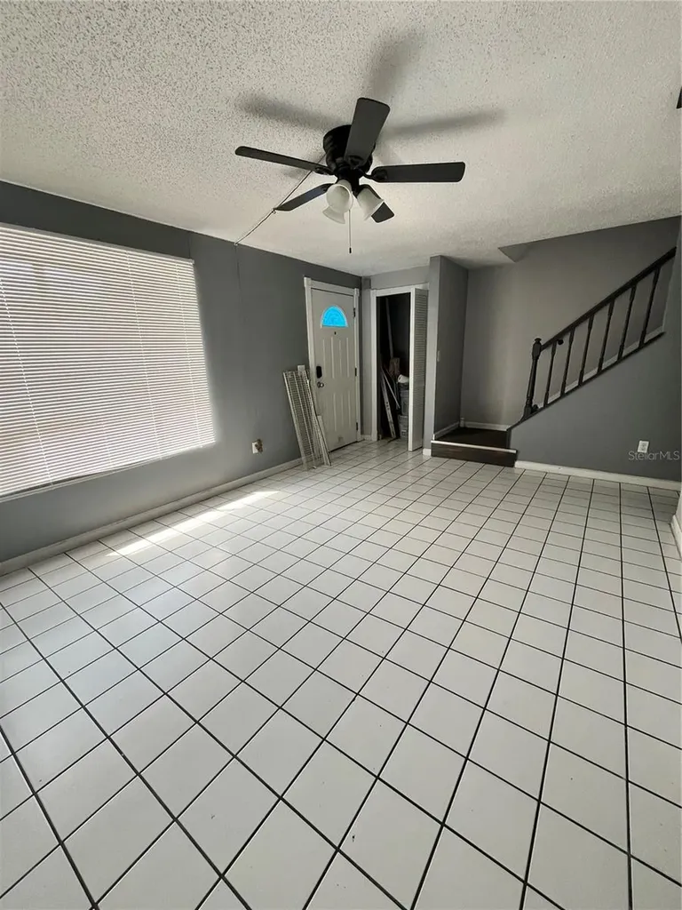 4918 Silver Oaks Village Orlando FL 32808