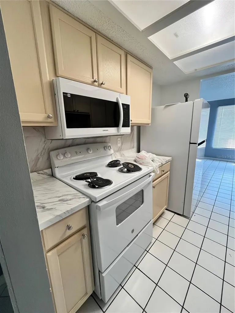 4918 Silver Oaks Village Orlando FL 32808