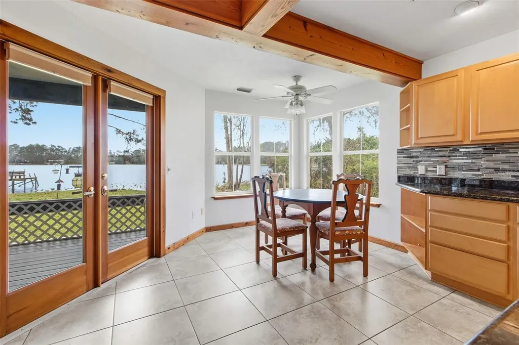 299 Riley Lake Drive Hawthorne FL 32640