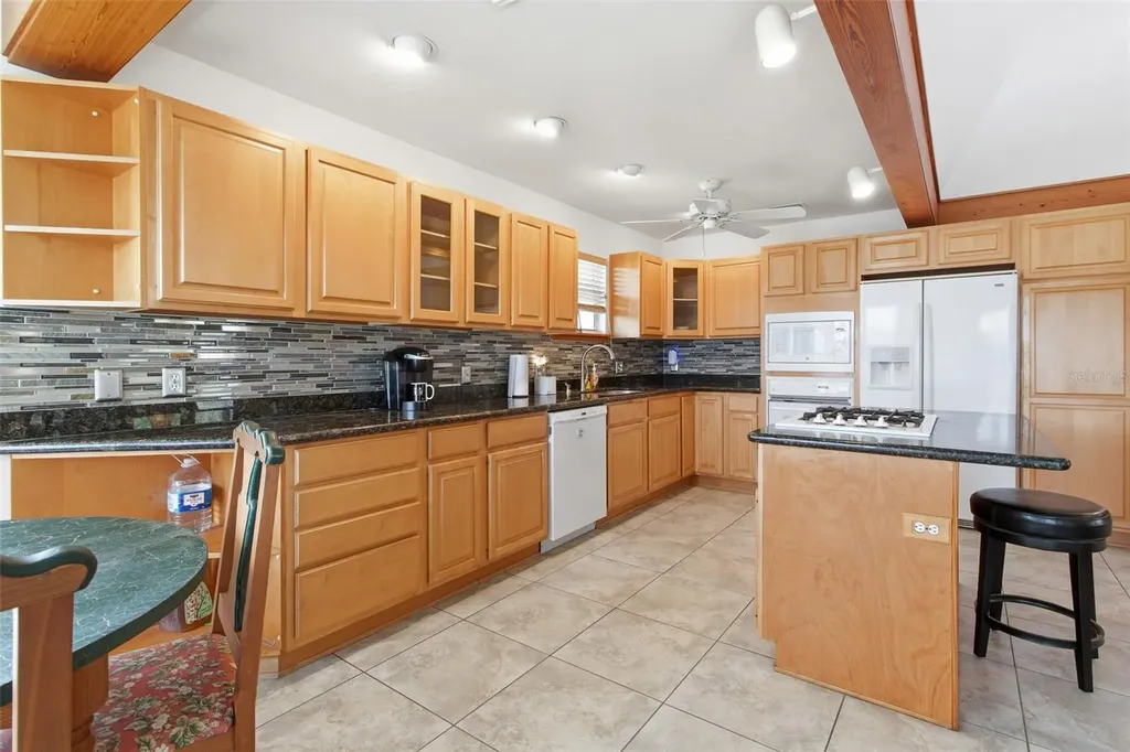 299 Riley Lake Drive Hawthorne FL 32640