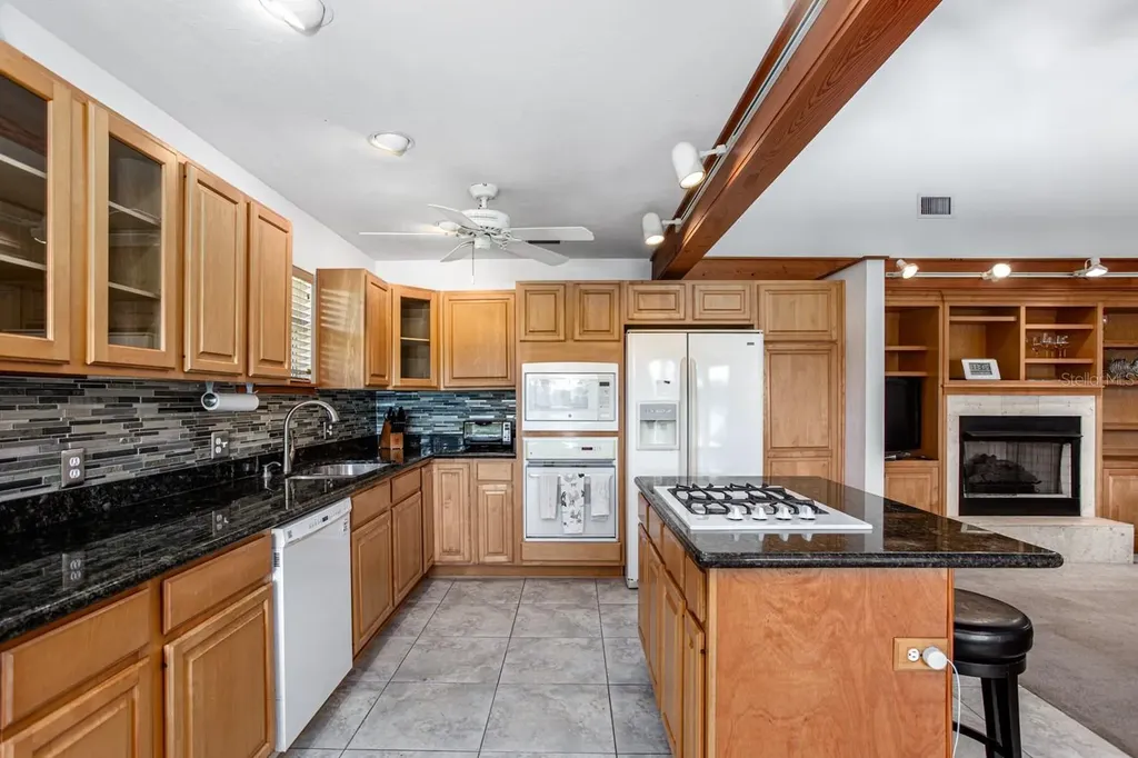 299 Riley Lake Drive Hawthorne FL 32640