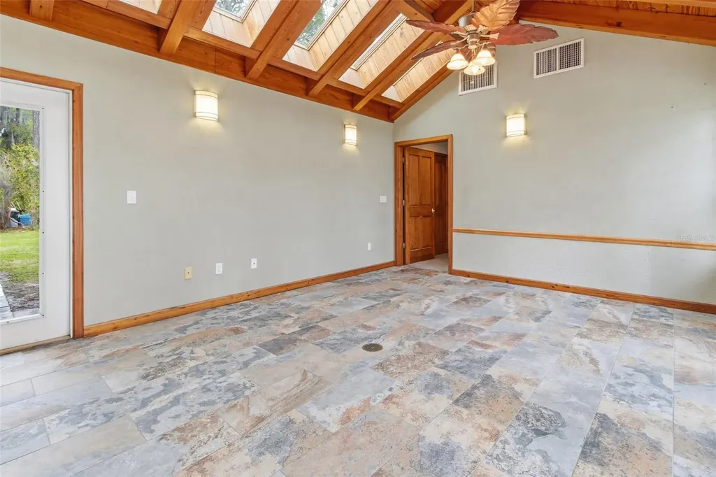 299 Riley Lake Drive Hawthorne FL 32640
