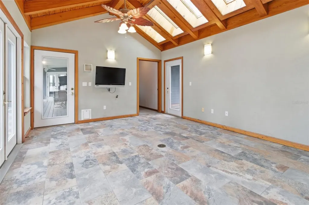 299 Riley Lake Drive Hawthorne FL 32640