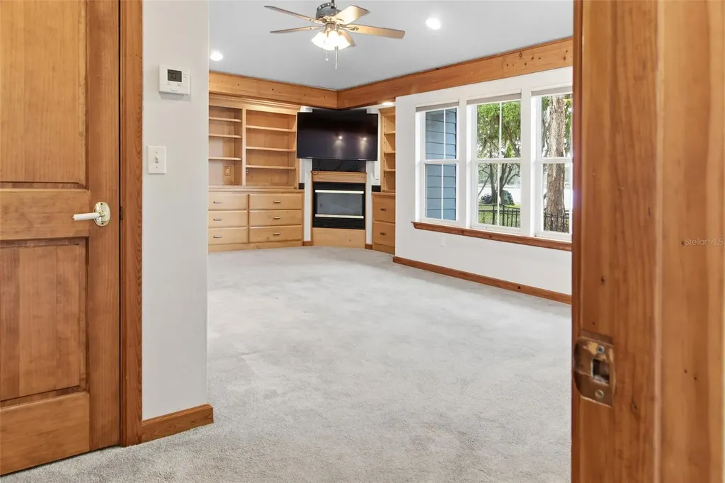 299 Riley Lake Drive Hawthorne FL 32640
