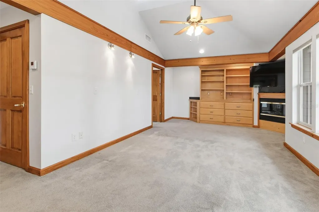 299 Riley Lake Drive Hawthorne FL 32640