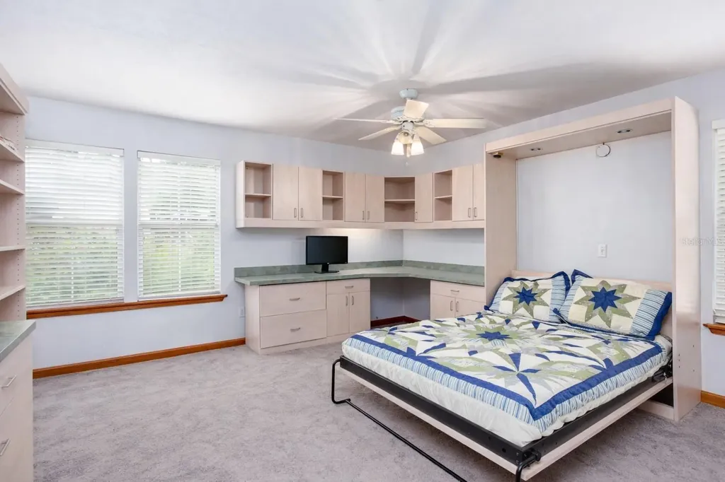 299 Riley Lake Drive Hawthorne FL 32640