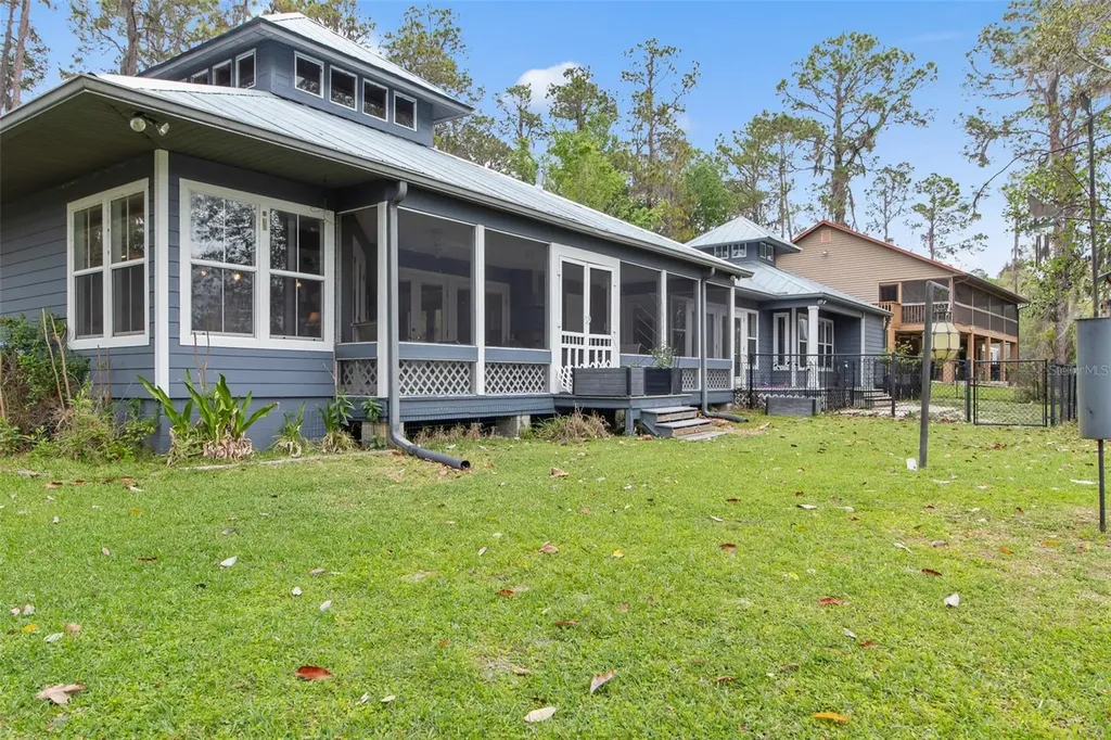299 Riley Lake Drive Hawthorne FL 32640