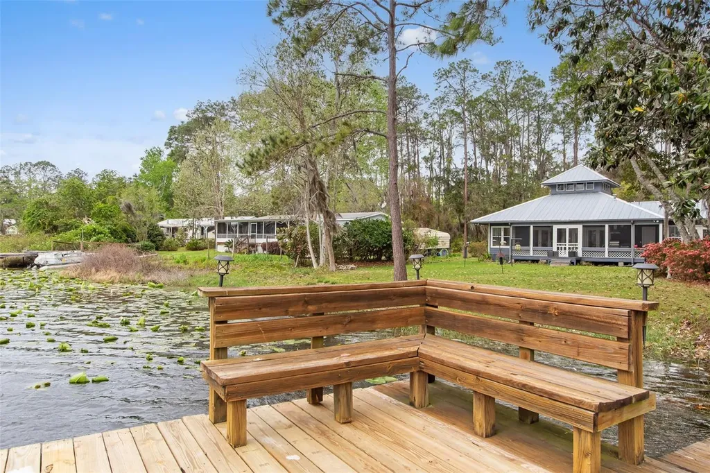 299 Riley Lake Drive Hawthorne FL 32640