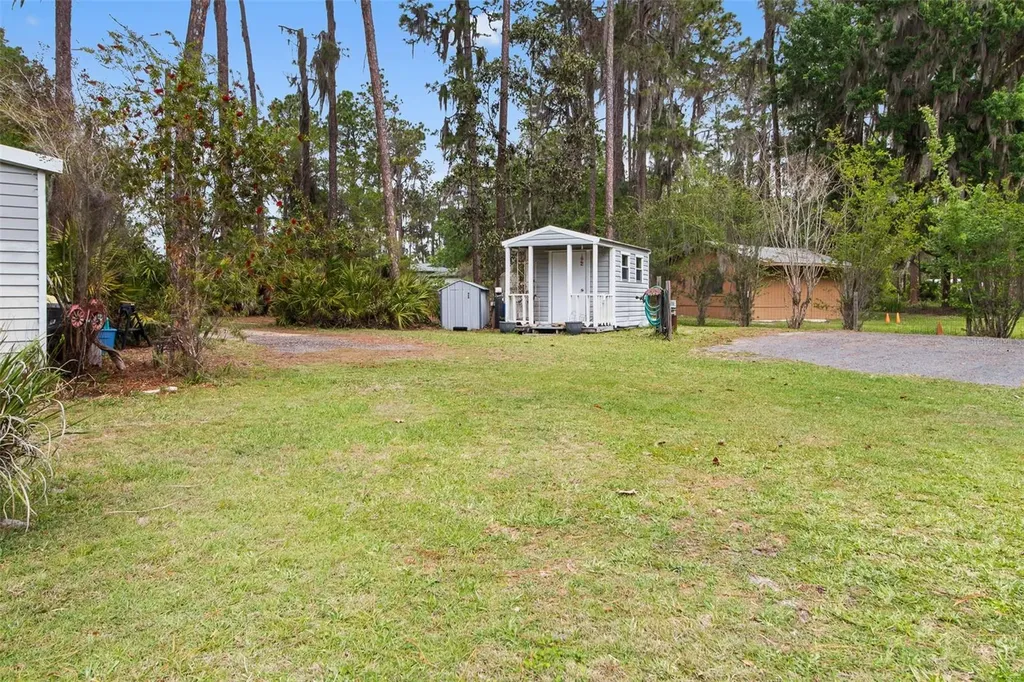 299 Riley Lake Drive Hawthorne FL 32640