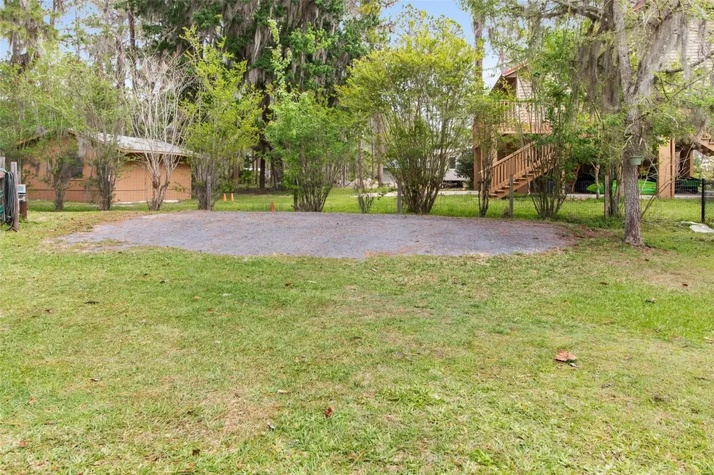 299 Riley Lake Drive Hawthorne FL 32640