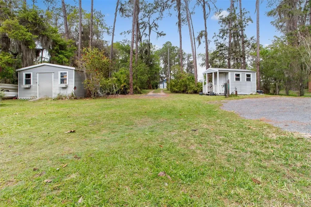 299 Riley Lake Drive Hawthorne FL 32640