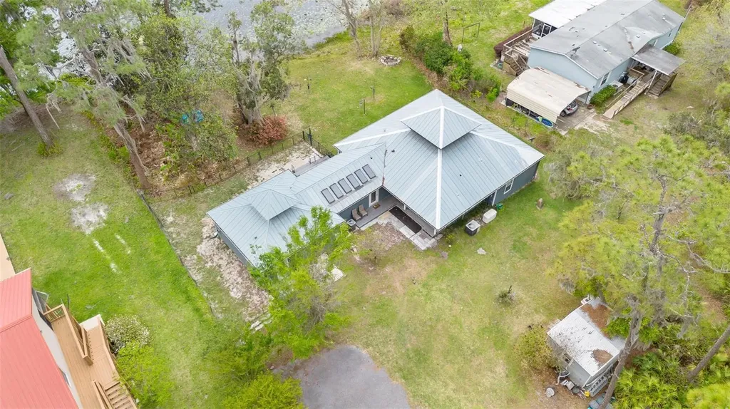 299 Riley Lake Drive Hawthorne FL 32640