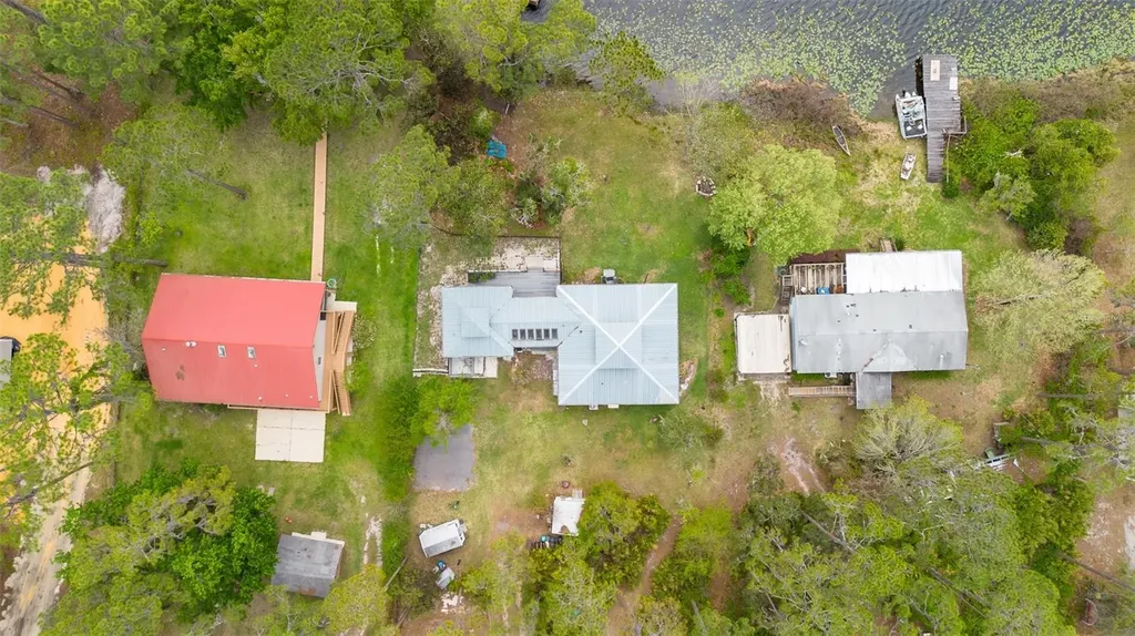 299 Riley Lake Drive Hawthorne FL 32640