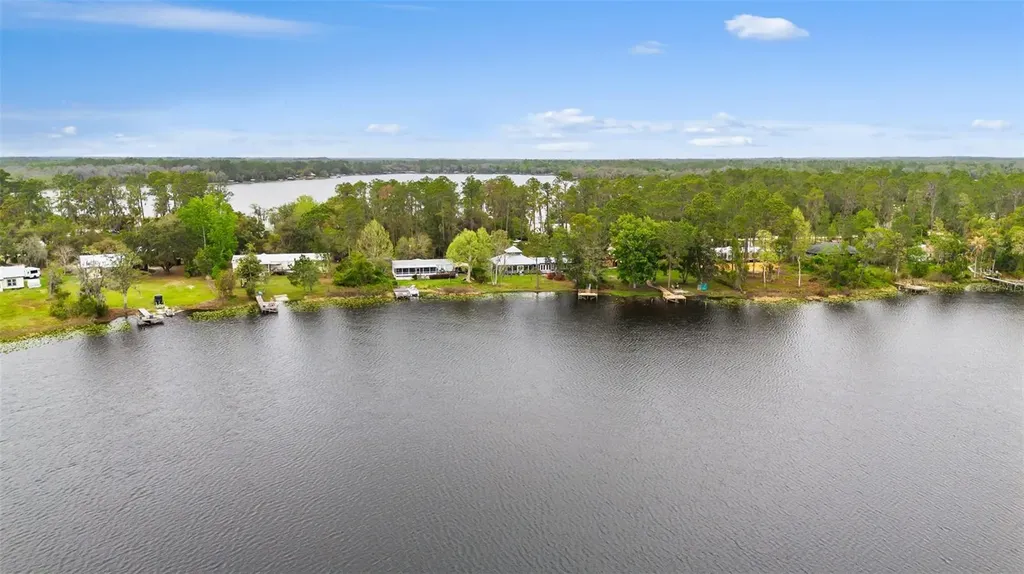 299 Riley Lake Drive Hawthorne FL 32640
