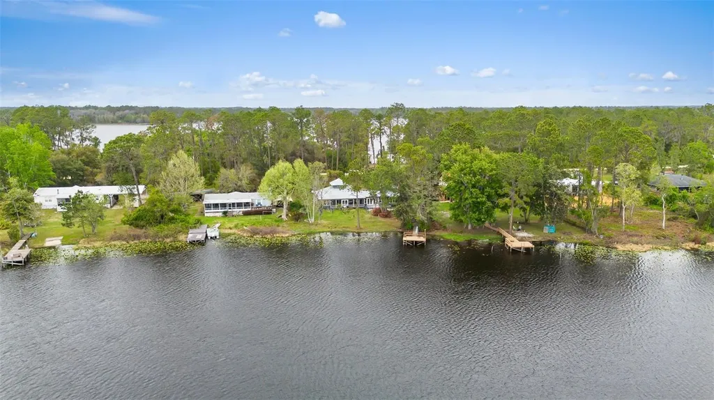 299 Riley Lake Drive Hawthorne FL 32640