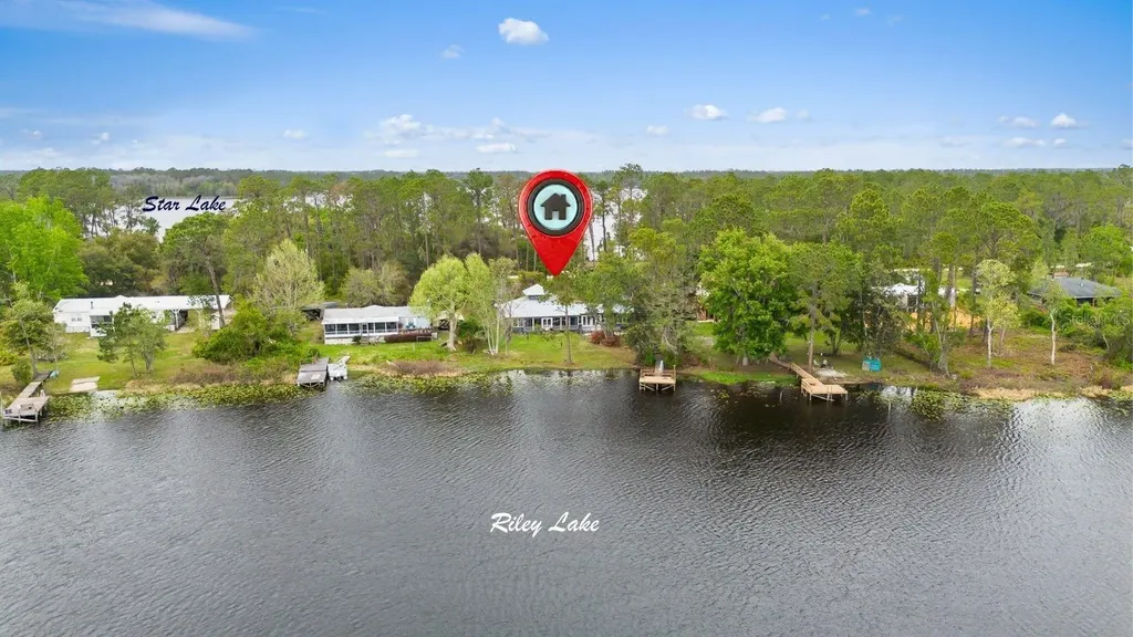 299 Riley Lake Drive Hawthorne FL 32640