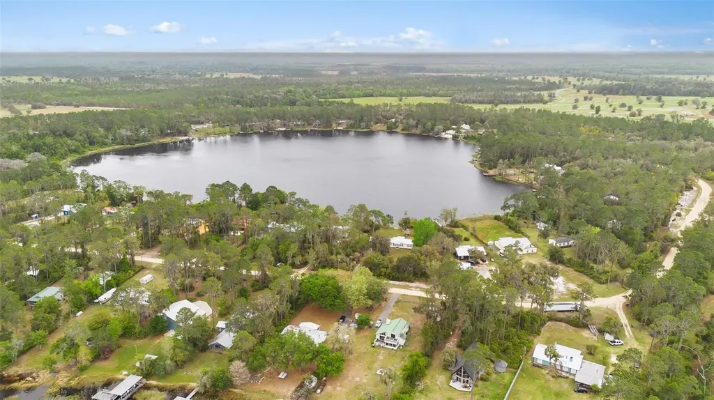 299 Riley Lake Drive Hawthorne FL 32640