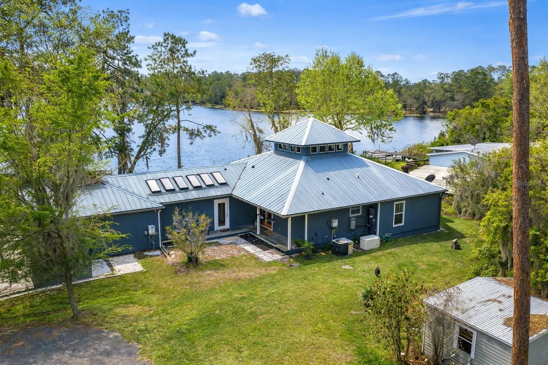 299 Riley Lake Drive Hawthorne FL 32640