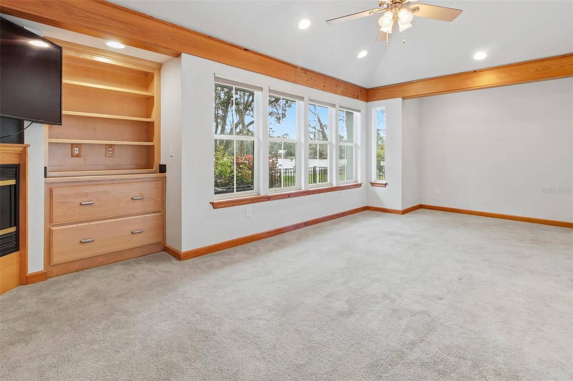 299 Riley Lake Drive Hawthorne FL 32640