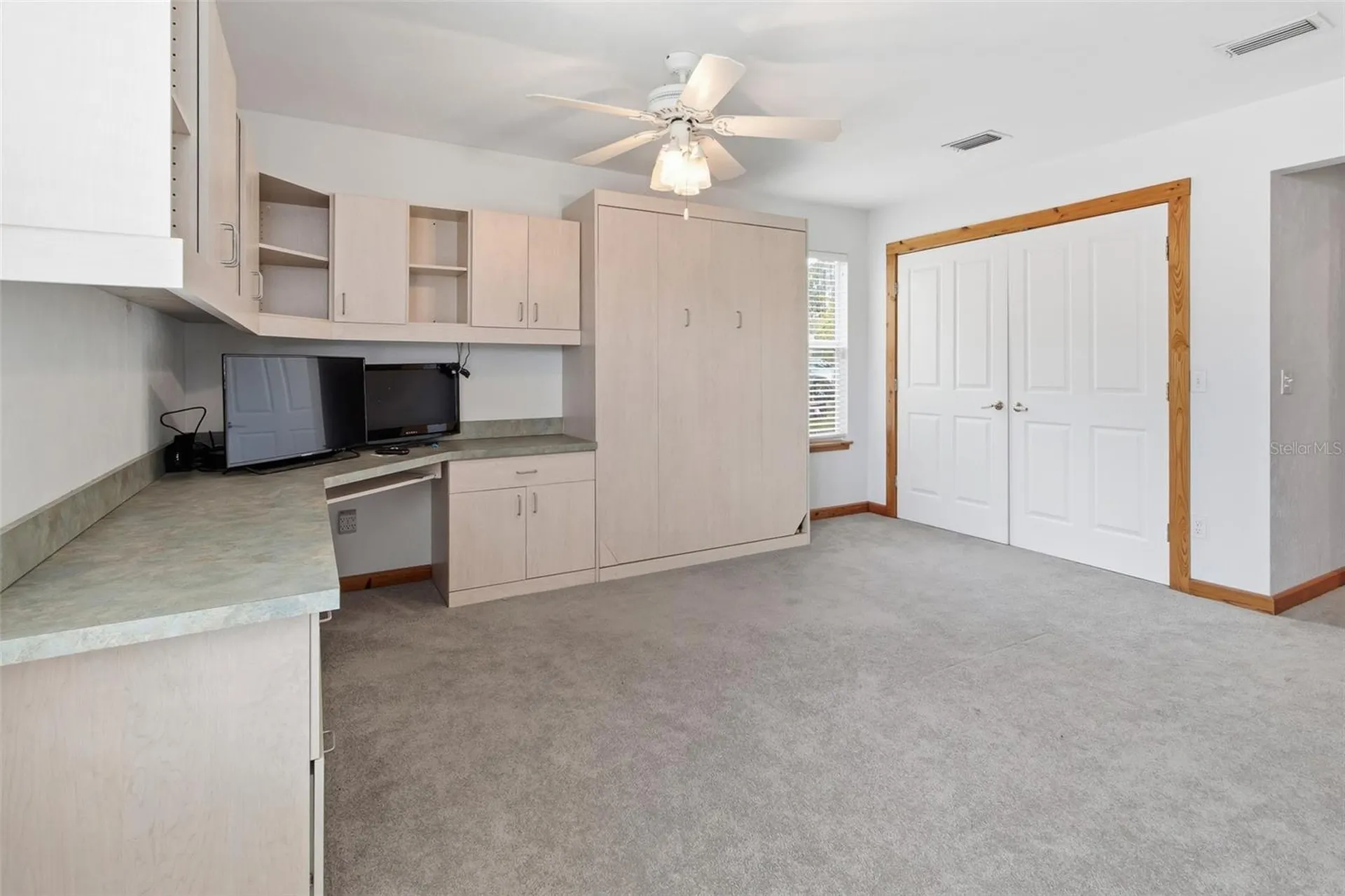 299 Riley Lake Drive Hawthorne FL 32640