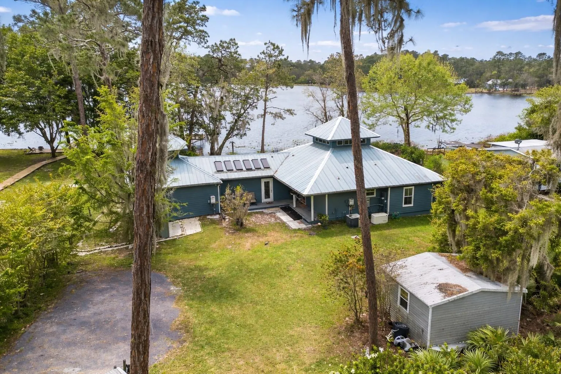 299 Riley Lake Drive Hawthorne FL 32640