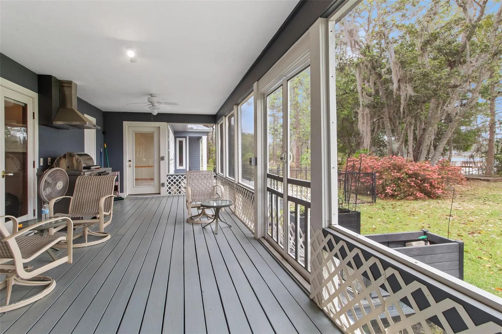299 Riley Lake Drive Hawthorne FL 32640