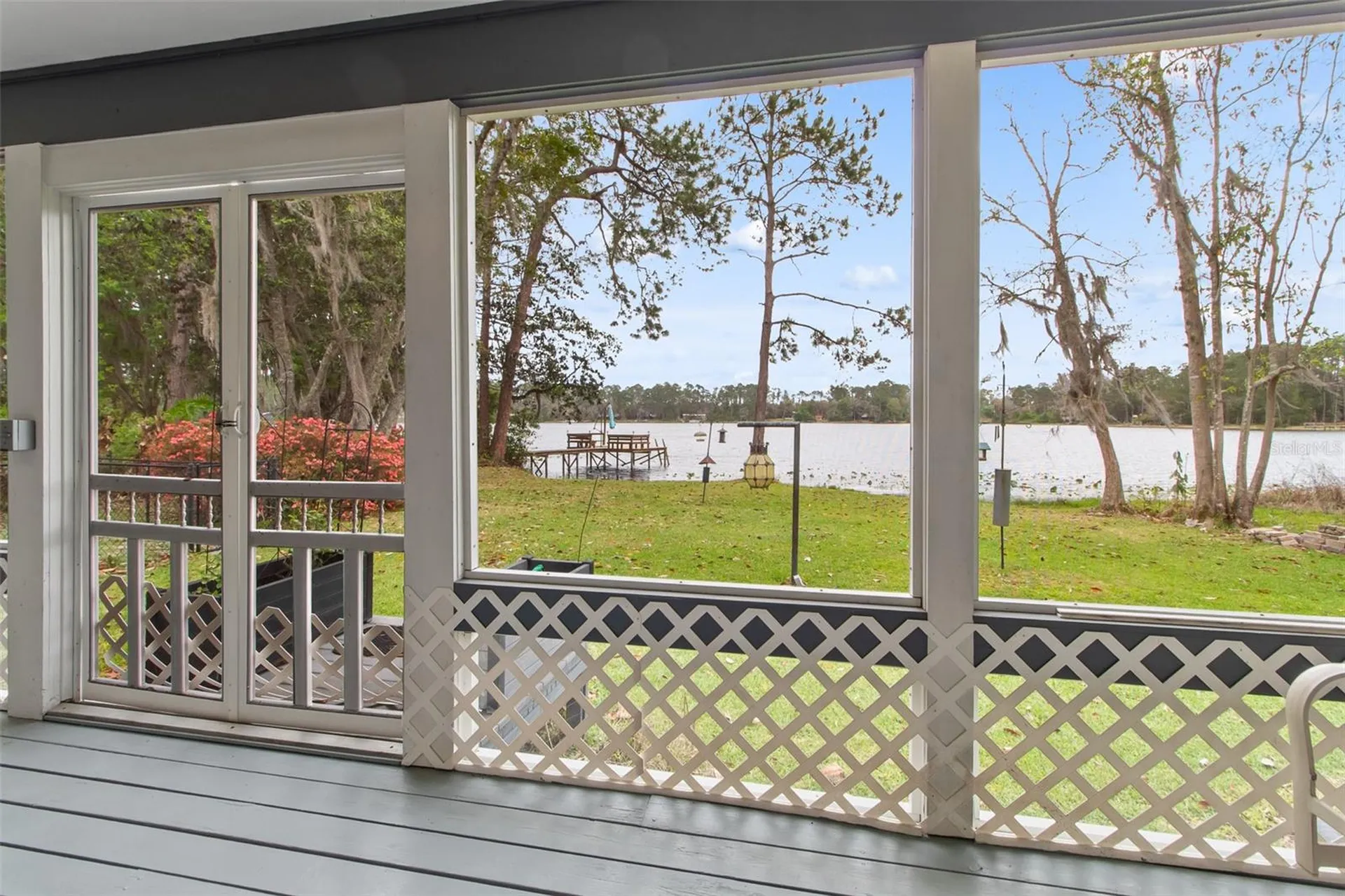 299 Riley Lake Drive Hawthorne FL 32640