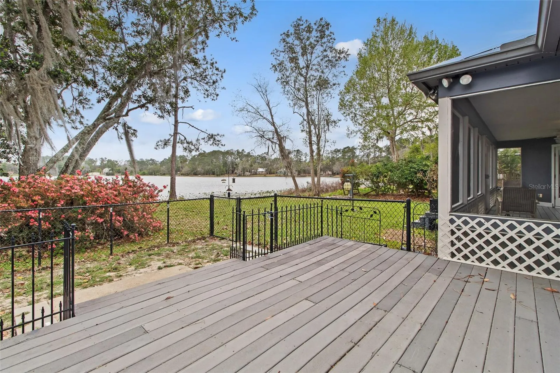 299 Riley Lake Drive Hawthorne FL 32640