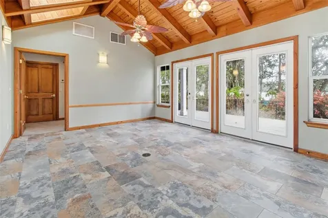 299 Riley Lake Drive Hawthorne FL 32640