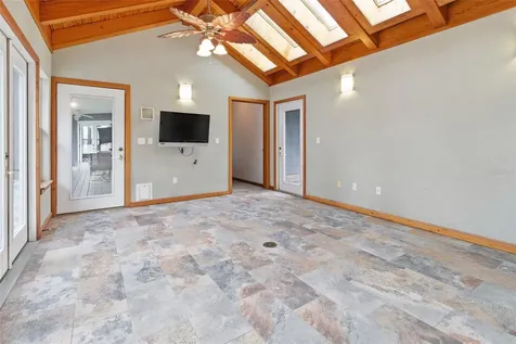 299 Riley Lake Drive Hawthorne FL 32640