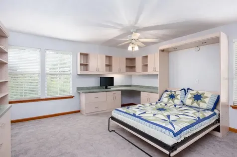 299 Riley Lake Drive Hawthorne FL 32640