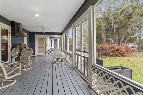 299 Riley Lake Drive Hawthorne FL 32640