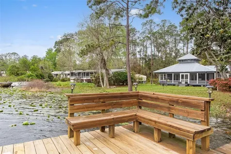 299 Riley Lake Drive Hawthorne FL 32640