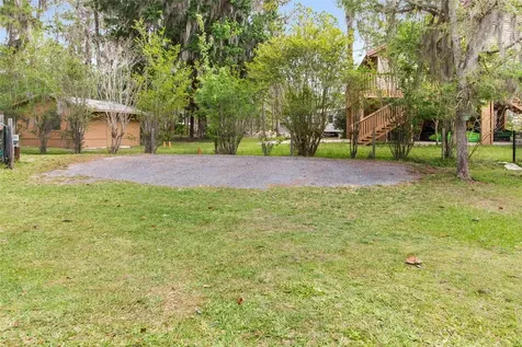 299 Riley Lake Drive Hawthorne FL 32640