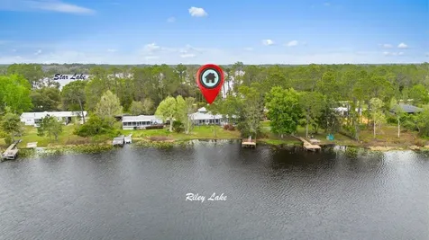 299 Riley Lake Drive Hawthorne FL 32640