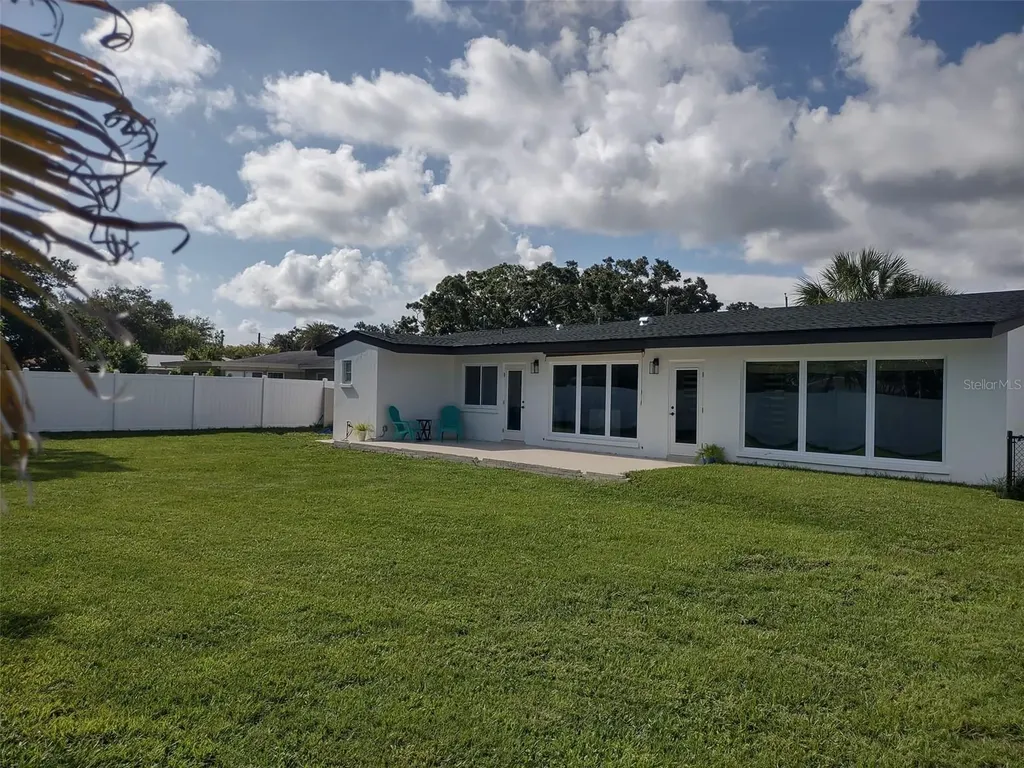 2713 Renatta Drive Belleair Bluffs FL 33770