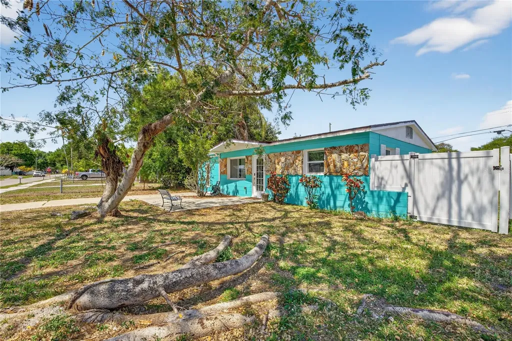 6749 81st Avenue N Pinellas Park FL 33781