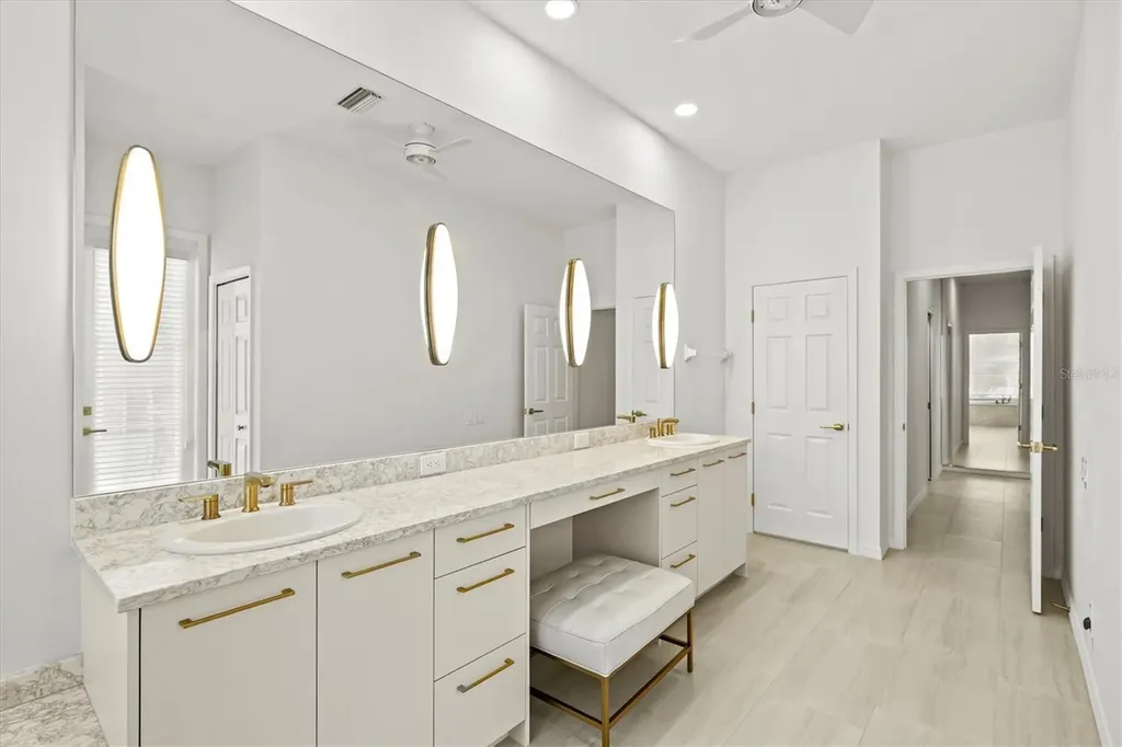 7857 Wilton Crescent Circle University Park FL 34201