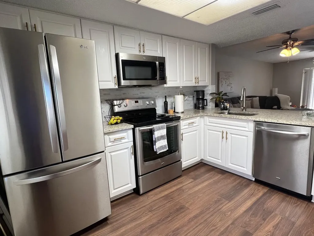 102 Palmetto Court Oldsmar FL 34677