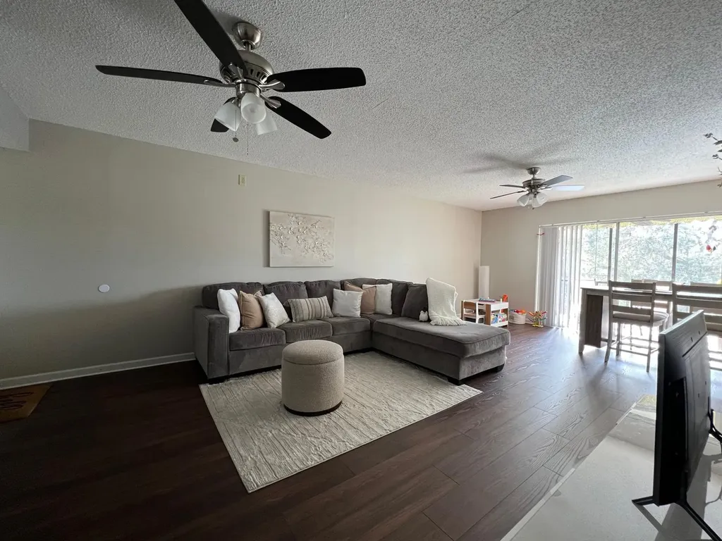 102 Palmetto Court Oldsmar FL 34677