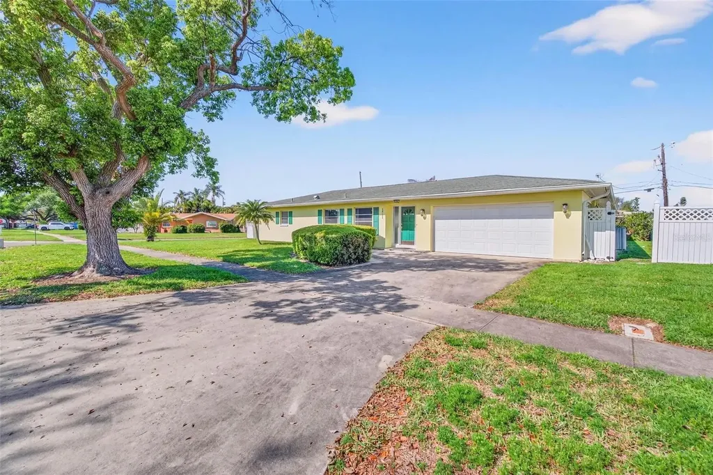 10100 Commodore Drive Seminole FL 33776