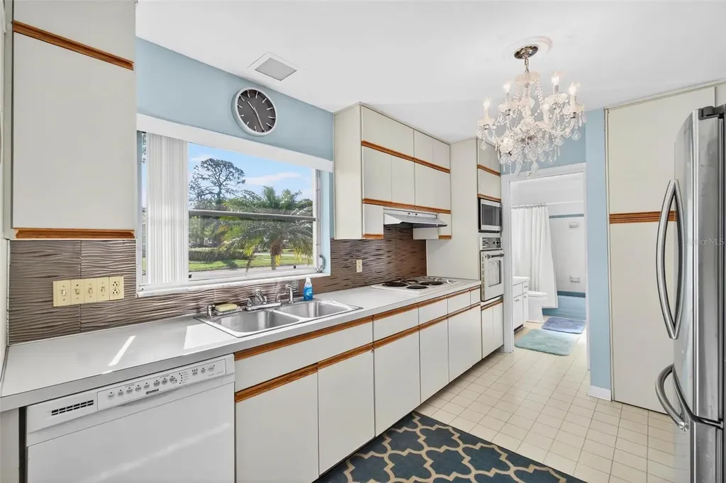 10100 Commodore Drive Seminole FL 33776