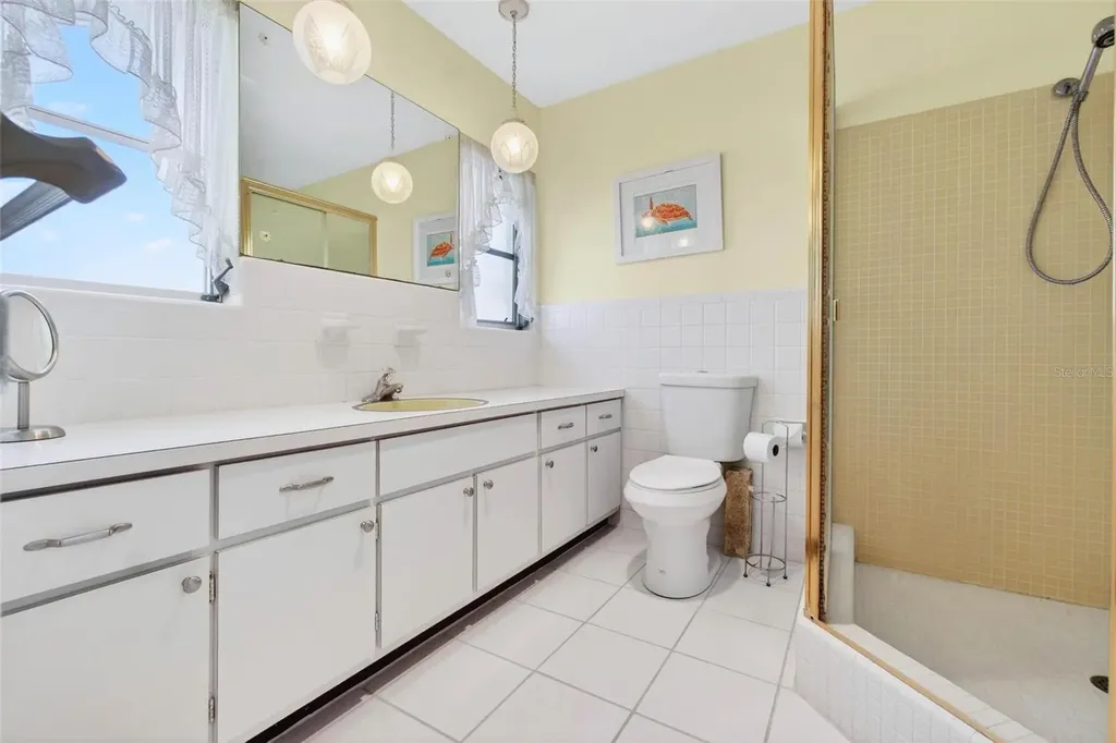 10100 Commodore Drive Seminole FL 33776