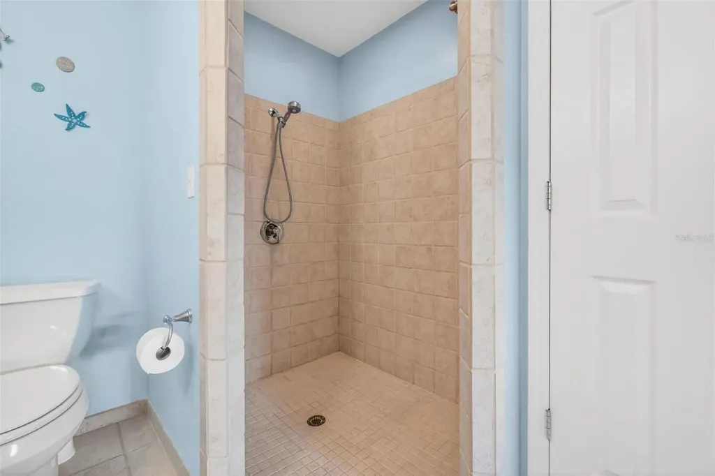 10100 Commodore Drive Seminole FL 33776