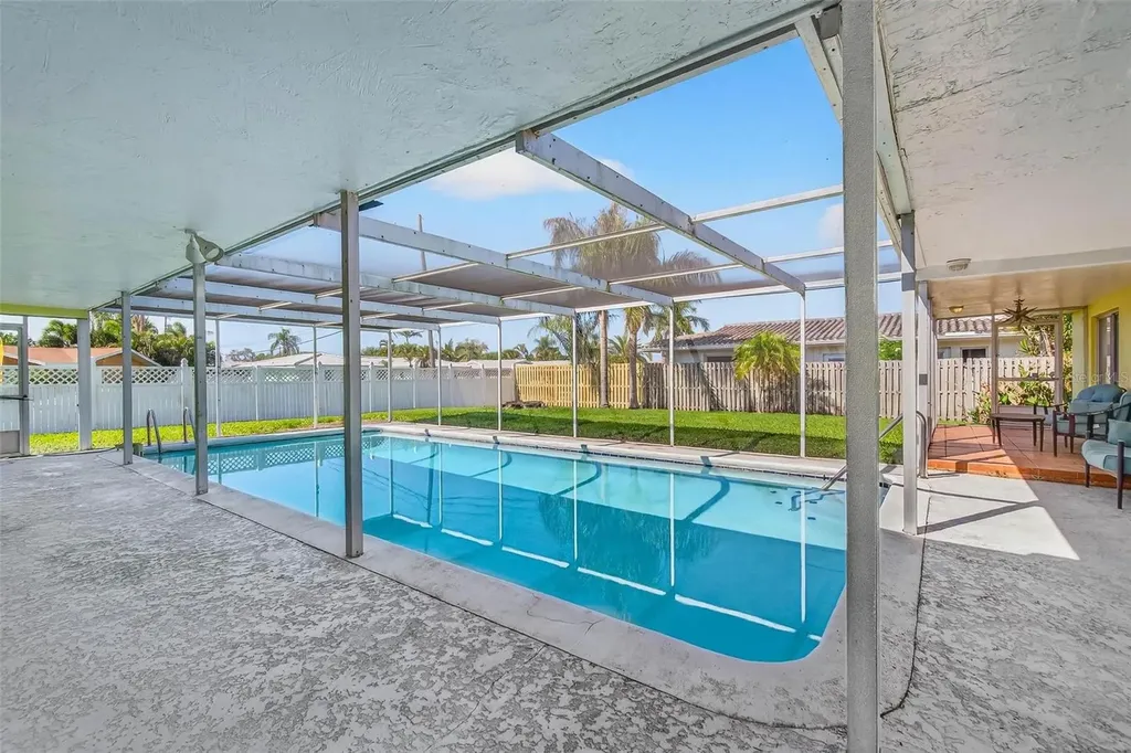 10100 Commodore Drive Seminole FL 33776